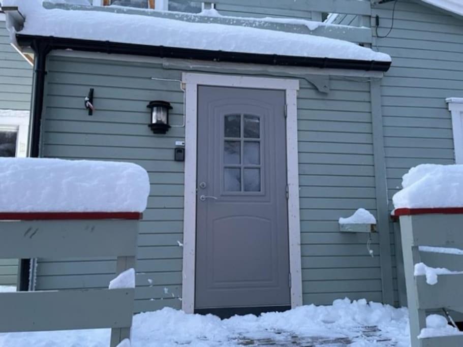 House With Garage In Central Lyngen Lyngseidet Exterior foto